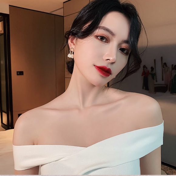 Baroque Pearl Style Earrings - Picture 10 of 15